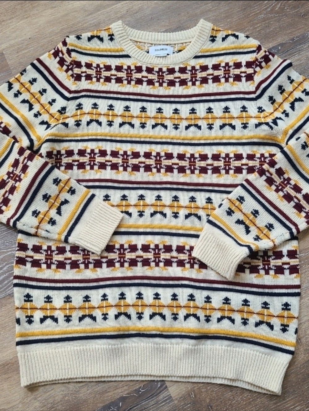 Pull&Bear knit sweater featuring a geometric vintage design Mens Large